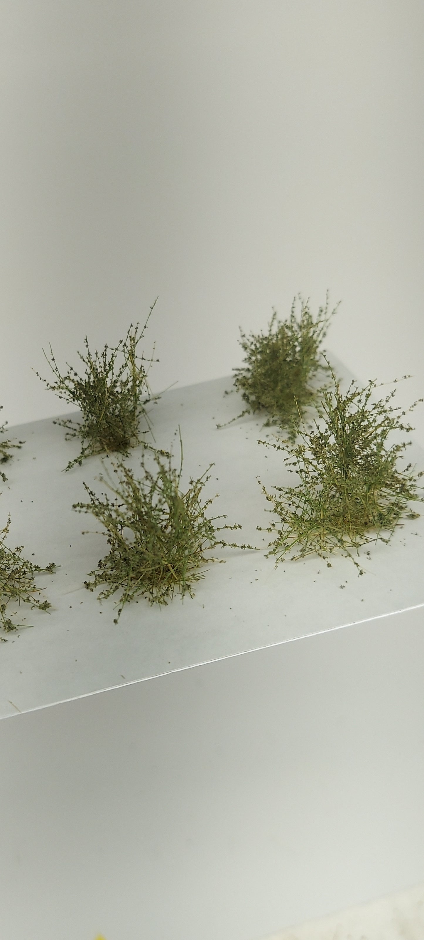Weed Tufts 20mm +/- [Burnt Green]