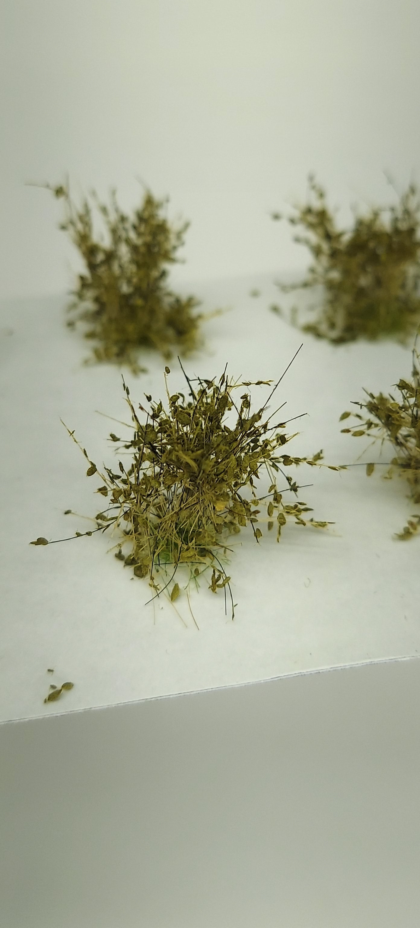 Leafy Tufts 20mm +/- [Olive] – The Scenic Factory